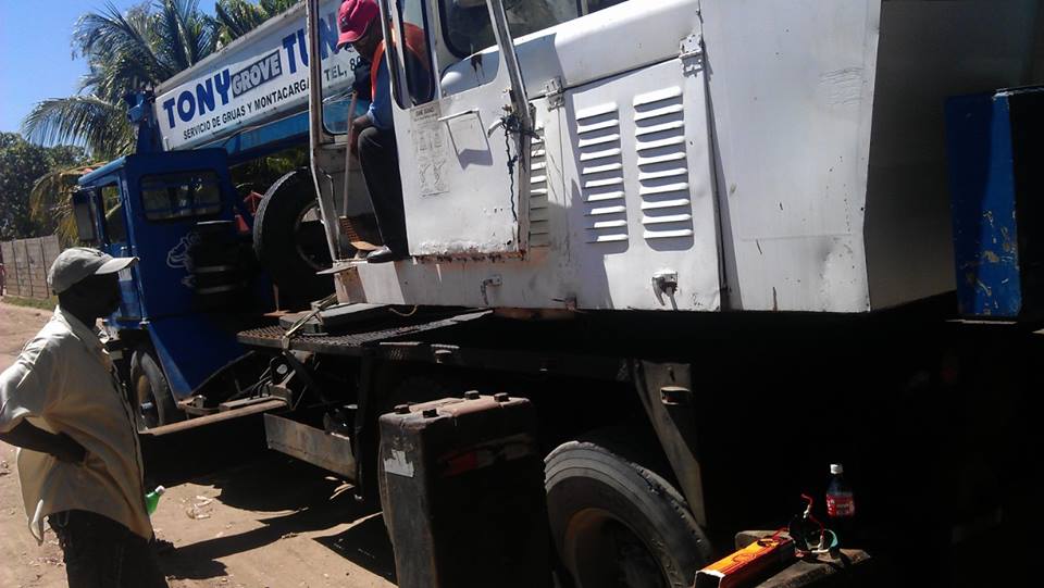 10-crane-broke-on-the-way-to-land