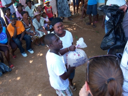 Handing out rice to families in Lac'ajue
